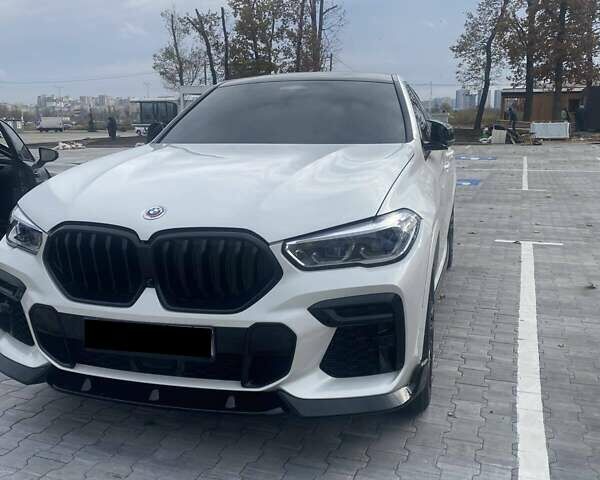 Белый БМВ Х6 М, объемом двигателя 4.39 л и пробегом 47 тыс. км за 85000 $, фото 1 на Automoto.ua