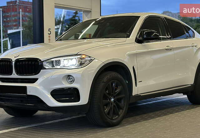 Белый БМВ Х6, объемом двигателя 3 л и пробегом 157 тыс. км за 25999 $, фото 1 на Automoto.ua