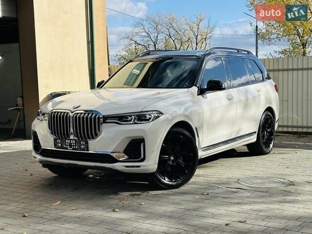 Белый БМВ X7, объемом двигателя 3 л и пробегом 67 тыс. км за 59500 $, фото 1 на Automoto.ua