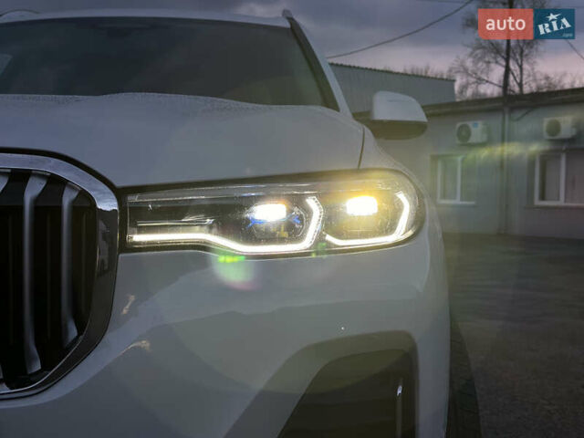 Белый БМВ X7, объемом двигателя 4.39 л и пробегом 62 тыс. км за 76450 $, фото 1 на Automoto.ua