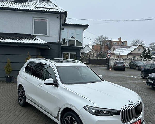 Белый БМВ X7, объемом двигателя 3 л и пробегом 154 тыс. км за 48999 $, фото 1 на Automoto.ua