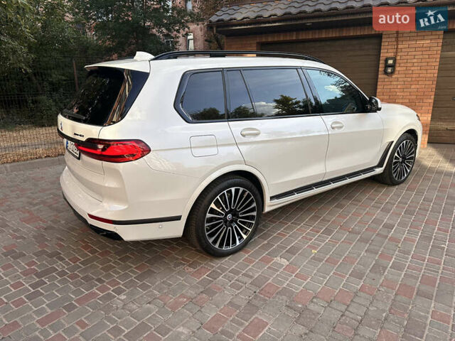 Белый БМВ X7, объемом двигателя 3 л и пробегом 17 тыс. км за 74500 $, фото 1 на Automoto.ua