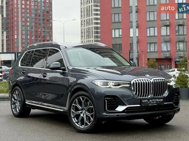 Серый БМВ X7, объемом двигателя 3 л и пробегом 90 тыс. км за 54900 $, фото 1 на Automoto.ua