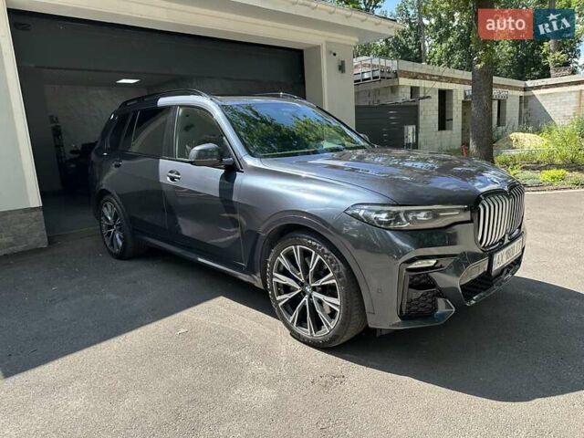 Серый БМВ X7, объемом двигателя 3 л и пробегом 58 тыс. км за 65999 $, фото 1 на Automoto.ua