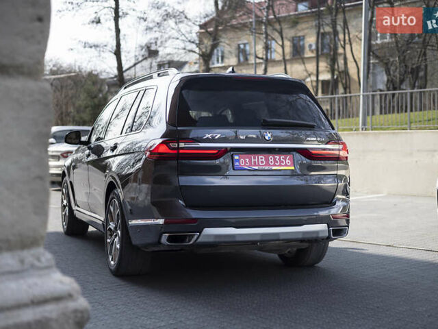 Серый БМВ X7, объемом двигателя 3 л и пробегом 139 тыс. км за 54500 $, фото 1 на Automoto.ua