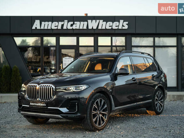 Серый БМВ X7, объемом двигателя 3 л и пробегом 56 тыс. км за 68900 $, фото 1 на Automoto.ua