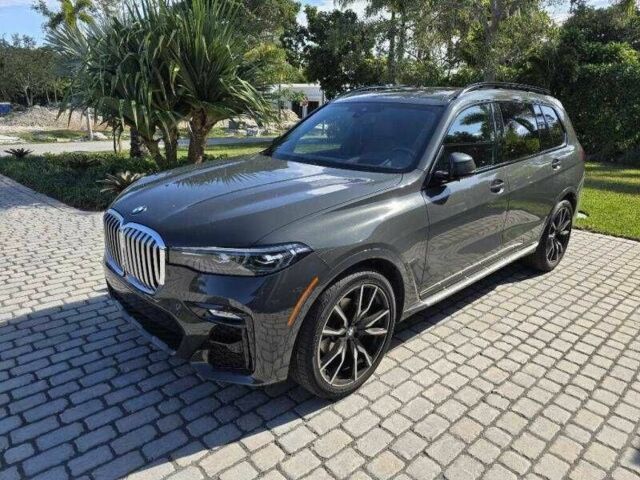 Серый БМВ X7, объемом двигателя 3 л и пробегом 22 тыс. км за 34700 $, фото 1 на Automoto.ua
