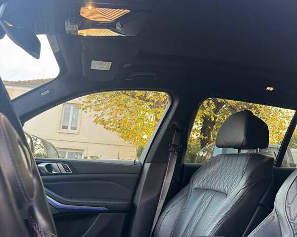 Серый БМВ X7, объемом двигателя 4.39 л и пробегом 97 тыс. км за 119000 $, фото 1 на Automoto.ua