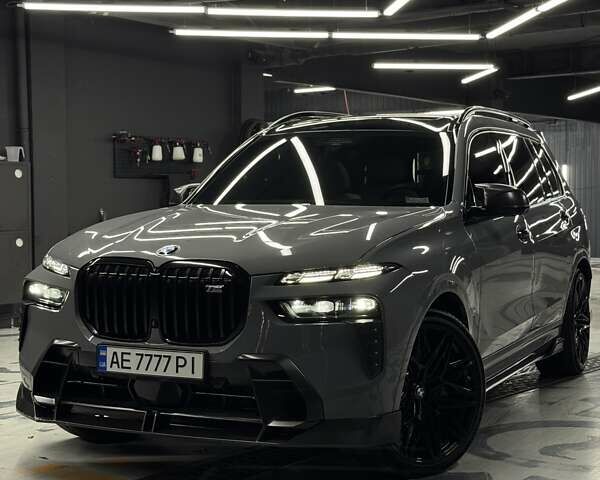 Серый БМВ X7, объемом двигателя 4.39 л и пробегом 39 тыс. км за 170000 $, фото 1 на Automoto.ua