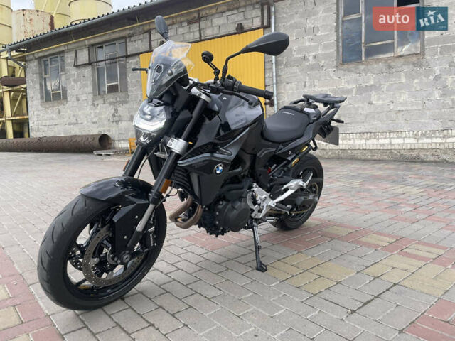 Черный БМВ F 900R, объемом двигателя 0.9 л и пробегом 5 тыс. км за 13000 $, фото 1 на Automoto.ua