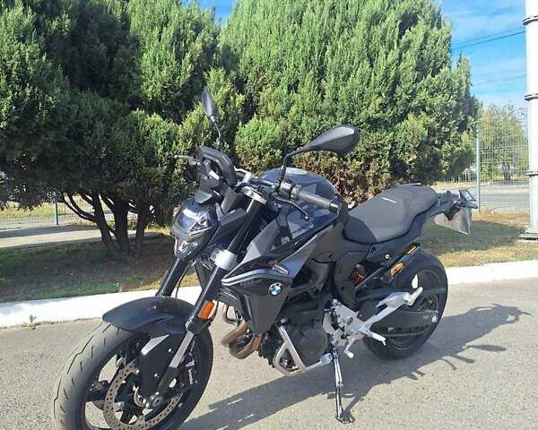 Черный БМВ F 900R, объемом двигателя 0 л и пробегом 1 тыс. км за 12876 $, фото 1 на Automoto.ua