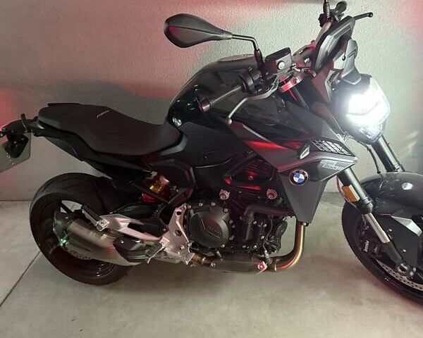Черный БМВ F 900R, объемом двигателя 0 л и пробегом 1 тыс. км за 12500 $, фото 1 на Automoto.ua
