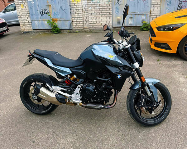 Серый БМВ F 900R, объемом двигателя 0.9 л и пробегом 10 тыс. км за 12000 $, фото 1 на Automoto.ua