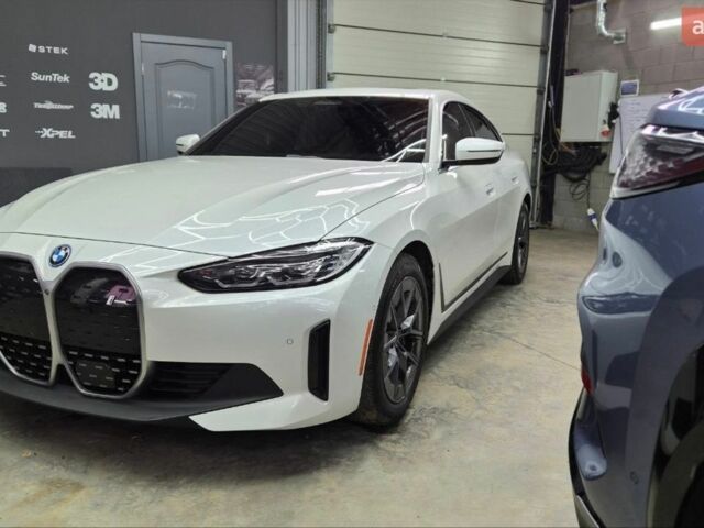 Белый БМВ i4, объемом двигателя 0 л и пробегом 77 тыс. км за 32400 $, фото 1 на Automoto.ua
