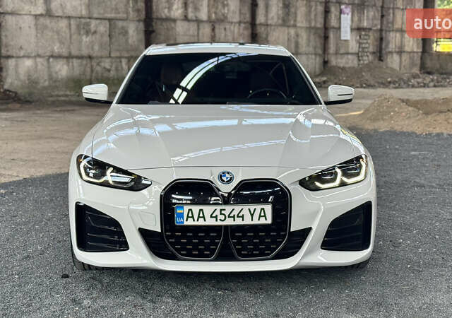 Белый БМВ i4, объемом двигателя 0 л и пробегом 30 тыс. км за 42000 $, фото 1 на Automoto.ua