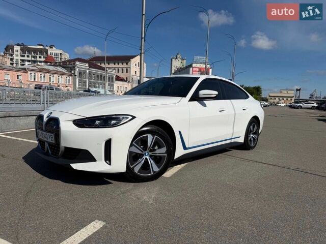 Белый БМВ i4, объемом двигателя 0 л и пробегом 50 тыс. км за 42900 $, фото 1 на Automoto.ua