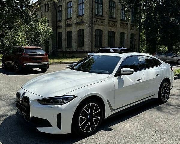 Белый БМВ i4, объемом двигателя 0 л и пробегом 53 тыс. км за 32000 $, фото 1 на Automoto.ua