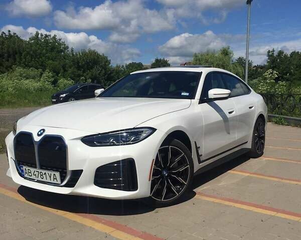 Белый БМВ i4, объемом двигателя 0 л и пробегом 11 тыс. км за 50000 $, фото 1 на Automoto.ua
