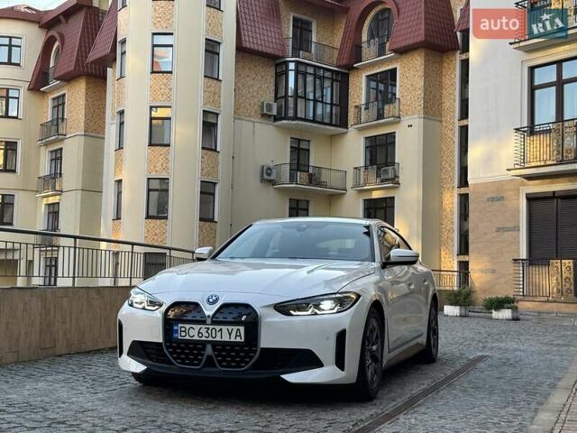 Белый БМВ i4, объемом двигателя 0 л и пробегом 49 тыс. км за 34000 $, фото 1 на Automoto.ua