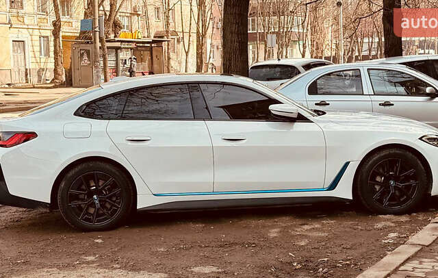 Белый БМВ i4, объемом двигателя 0 л и пробегом 53 тыс. км за 37100 $, фото 1 на Automoto.ua