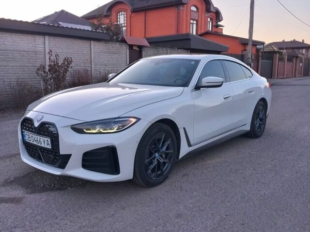 Белый БМВ i4, объемом двигателя 0 л и пробегом 27 тыс. км за 29990 $, фото 1 на Automoto.ua