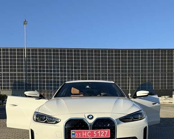 Белый БМВ i4, объемом двигателя 0 л и пробегом 39 тыс. км за 37000 $, фото 1 на Automoto.ua