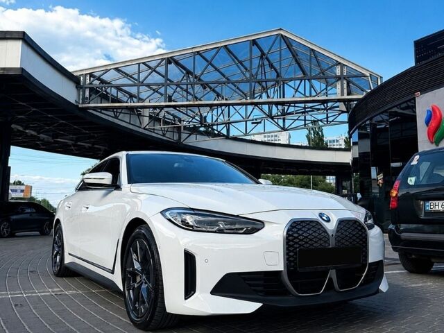 Белый БМВ i4, объемом двигателя 0 л и пробегом 13 тыс. км за 35000 $, фото 1 на Automoto.ua