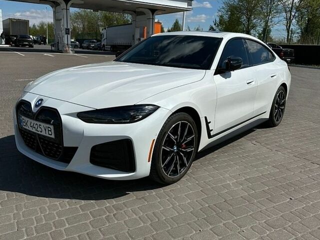 Белый БМВ i4, объемом двигателя 0 л и пробегом 16 тыс. км за 42700 $, фото 1 на Automoto.ua