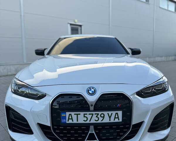Белый БМВ i4, объемом двигателя 0 л и пробегом 10 тыс. км за 36000 $, фото 1 на Automoto.ua