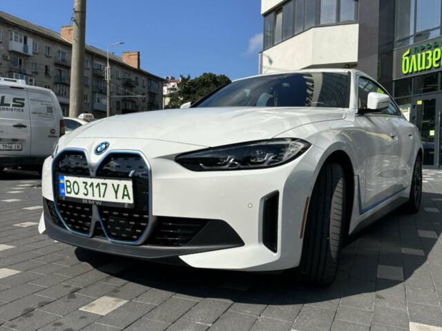Белый БМВ i4, объемом двигателя 0 л и пробегом 45 тыс. км за 32999 $, фото 1 на Automoto.ua