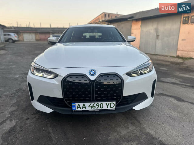 Білий БМВ i4, об'ємом двигуна 0 л та пробігом 22 тис. км за 33999 $, фото 1 на Automoto.ua