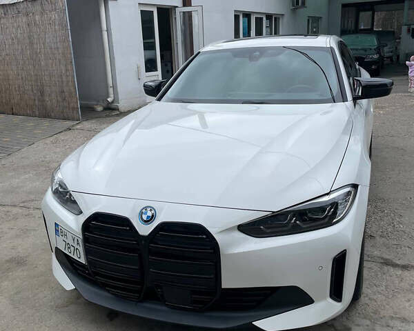Белый БМВ i4, объемом двигателя 0 л и пробегом 19 тыс. км за 35000 $, фото 1 на Automoto.ua