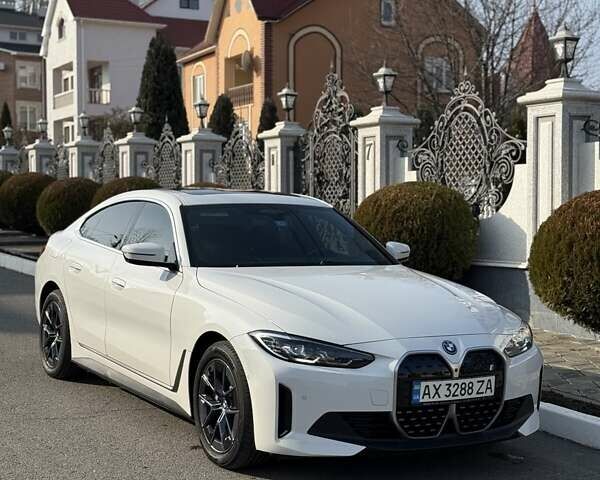 Белый БМВ i4, объемом двигателя 0 л и пробегом 5 тыс. км за 36900 $, фото 1 на Automoto.ua