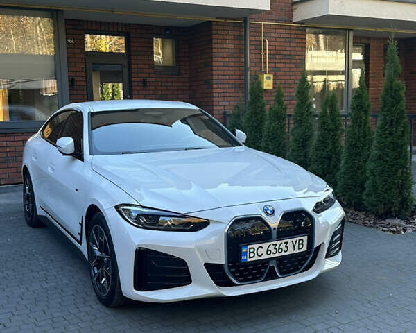 Белый БМВ i4, объемом двигателя 0 л и пробегом 45 тыс. км за 42250 $, фото 1 на Automoto.ua
