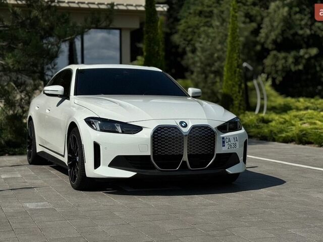 Белый БМВ i4, объемом двигателя 0 л и пробегом 3 тыс. км за 36990 $, фото 1 на Automoto.ua