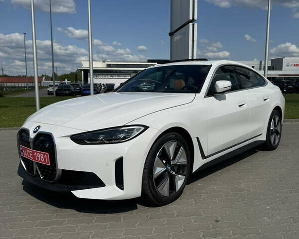 Белый БМВ i4, объемом двигателя 0 л и пробегом 11 тыс. км за 38000 $, фото 1 на Automoto.ua
