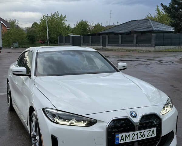 Белый БМВ i4, объемом двигателя 0 л и пробегом 10 тыс. км за 41300 $, фото 1 на Automoto.ua