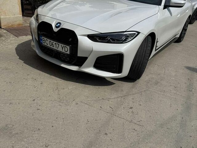 Белый БМВ i4, объемом двигателя 0 л и пробегом 58 тыс. км за 35800 $, фото 1 на Automoto.ua