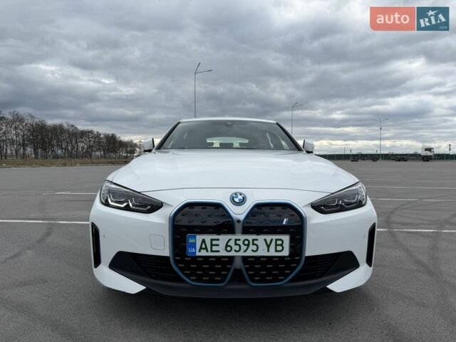 Белый БМВ i4, объемом двигателя 0 л и пробегом 14 тыс. км за 40900 $, фото 1 на Automoto.ua