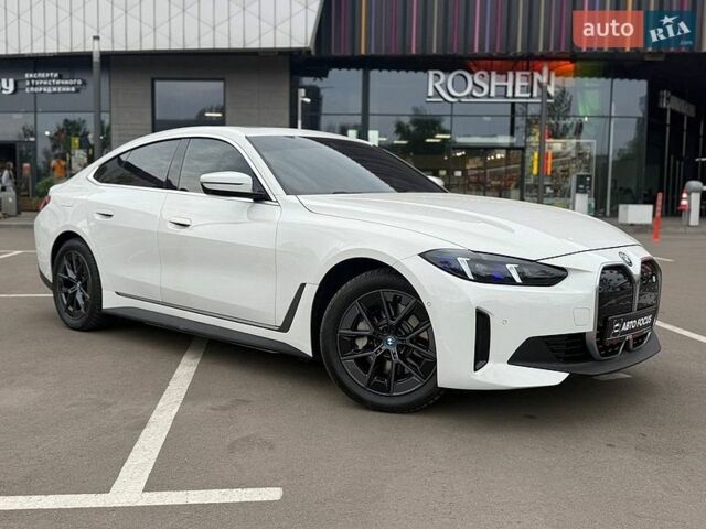 Белый БМВ i4, объемом двигателя 0 л и пробегом 23 тыс. км за 35990 $, фото 1 на Automoto.ua