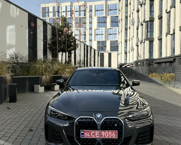 Серый БМВ i4, объемом двигателя 0 л и пробегом 32 тыс. км за 39900 $, фото 1 на Automoto.ua