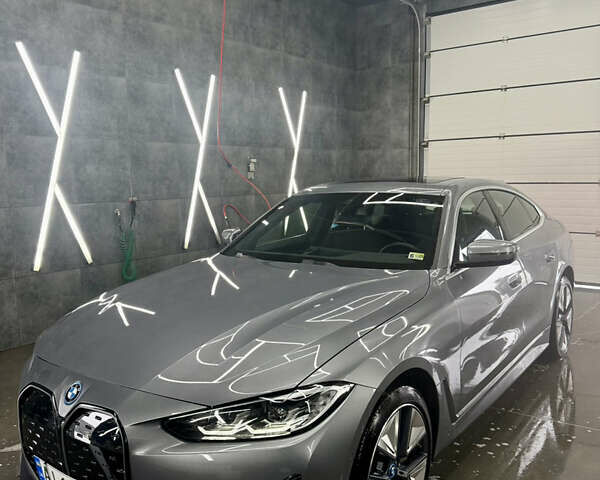 Серый БМВ i4, объемом двигателя 0 л и пробегом 3 тыс. км за 35500 $, фото 1 на Automoto.ua