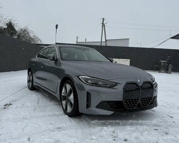 Сірий БМВ i4, об'ємом двигуна 0 л та пробігом 3 тис. км за 34500 $, фото 1 на Automoto.ua