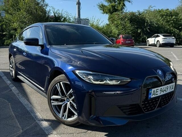 Синий БМВ i4, объемом двигателя 0 л и пробегом 19 тыс. км за 36400 $, фото 1 на Automoto.ua