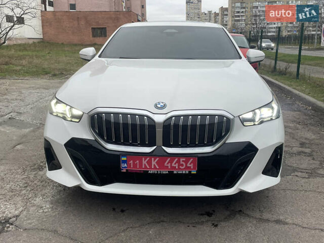 Белый БМВ i5, объемом двигателя 0 л и пробегом 20 тыс. км за 59000 $, фото 1 на Automoto.ua
