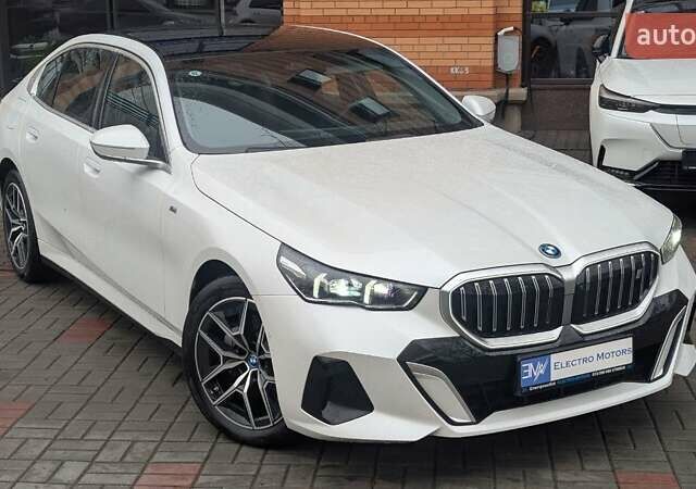 Белый БМВ i5, объемом двигателя 0 л и пробегом 11 тыс. км за 43999 $, фото 1 на Automoto.ua