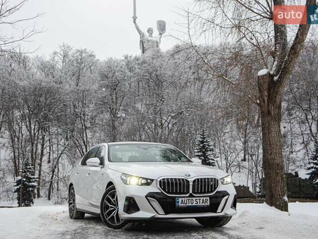 Белый БМВ i5, объемом двигателя 0 л и пробегом 13 тыс. км за 52000 $, фото 1 на Automoto.ua