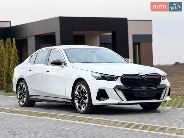 Белый БМВ i5, объемом двигателя 0 л и пробегом 33 тыс. км за 41500 $, фото 1 на Automoto.ua