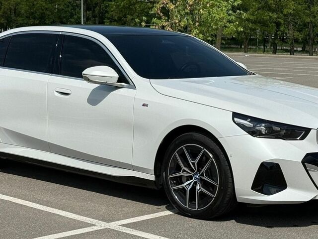 Белый БМВ i5, объемом двигателя 0 л и пробегом 12 тыс. км за 46500 $, фото 1 на Automoto.ua