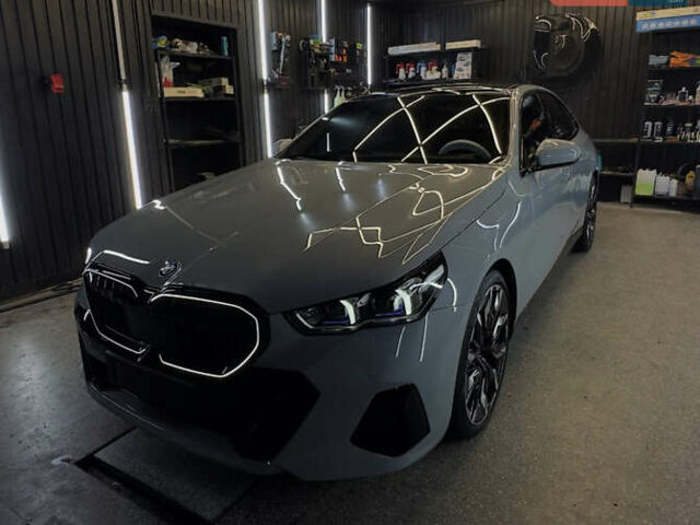 Серый БМВ i5, объемом двигателя 0 л и пробегом 16 тыс. км за 61000 $, фото 1 на Automoto.ua